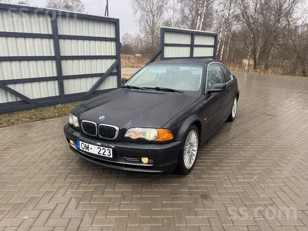 BMW Pardodu originalu 330ci coupeju ar manual karbu, j
