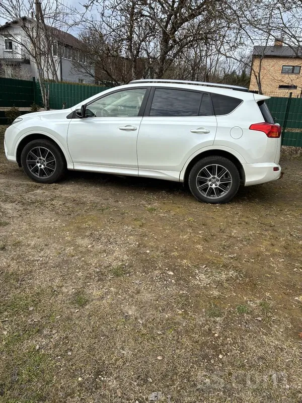 Toyota Продаю машину в хорошем состоянии. По дополнительн