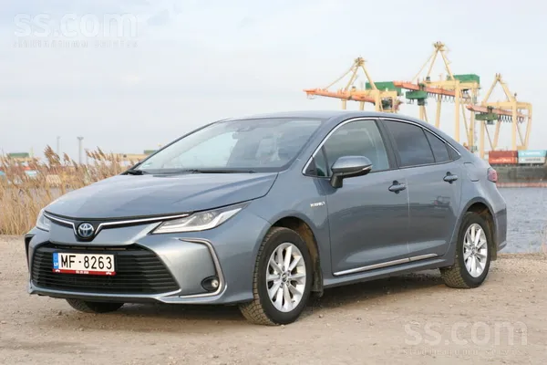 Toyota Toyota Corolla 1.8H Active Plus + Business pakotne