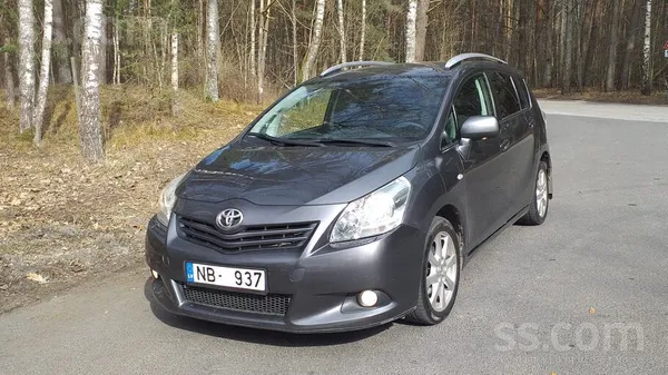 Toyota Машина в хорошем техническом и визуальном состояни