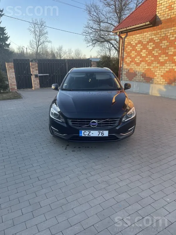 Volvo Auto laba un tehniskā stāvokli ibraukusi sieviete.