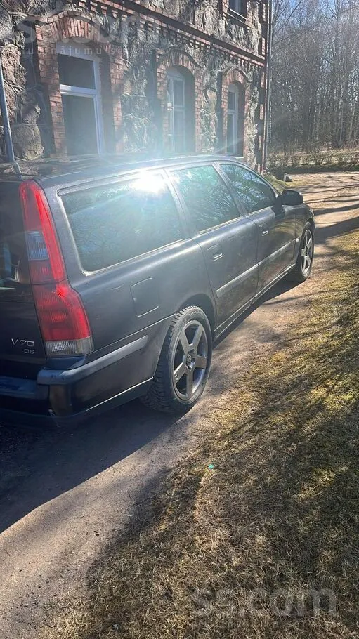 Volvo Pārdodu uzticamu zviedru tanku – Volvo V70, 2002. 