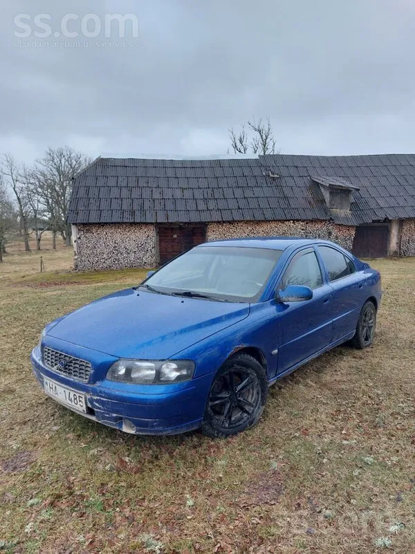 Volvo Pārdodu volvo s60 ar dzinēja defektu, var iedarbin