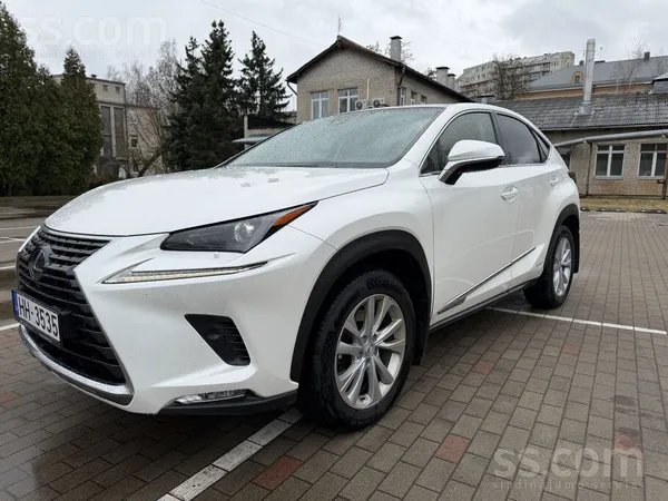 Lexus Labs auto ar labu aprīkojumu. 