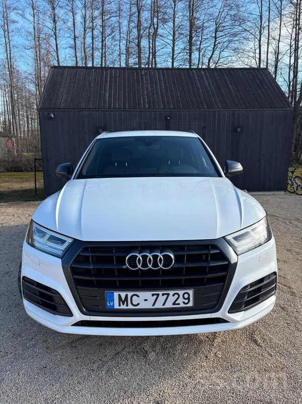 Audi Sporta versija ar sliekšņiem, melno resti un melni