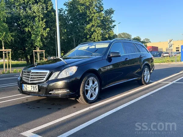 Mercedes Pārdodu Mercedes-Benz E200
