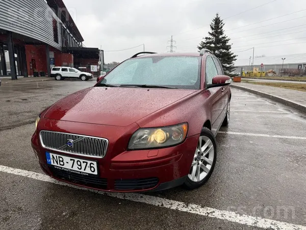 Продаю надежное Volvo V50 , 2.4 дизель (132 Kw) , универсал. Технически маши