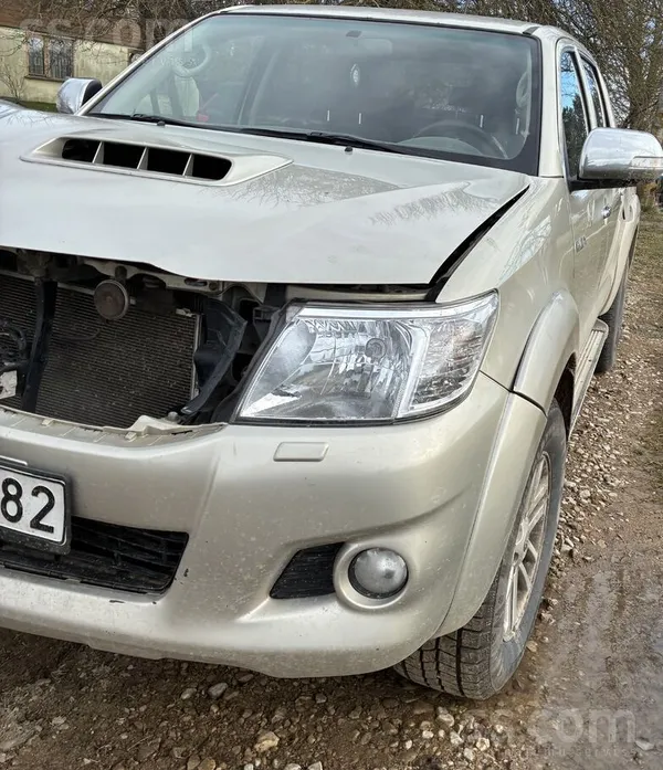 Toyota Uzņēmums pārdod auto pēc avārijas. Motors un kārba