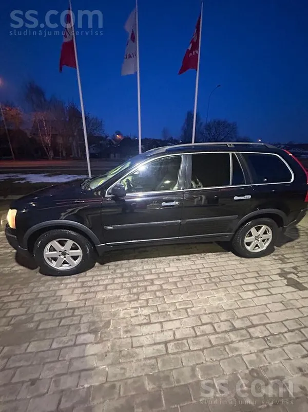 Pārdodu uzticamu un ietilpīgu Volvo Xc90, 2004. gada. Ērts un drošs auto gan