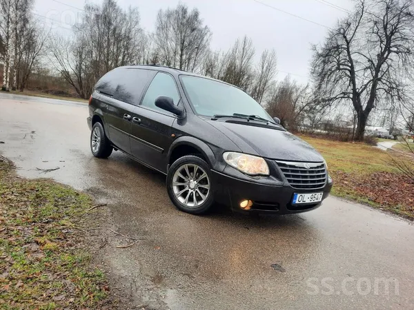 Chrysler Pārdod Crysler Grand Voyager Limited ar stow n go 