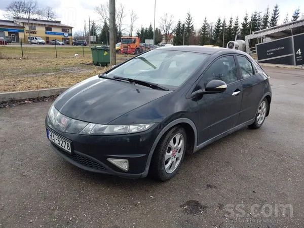 Pārdodu Honda Civic 1.8 benzīns ar nenokaujamo Vtec dzinēju, ļoti labā tehni