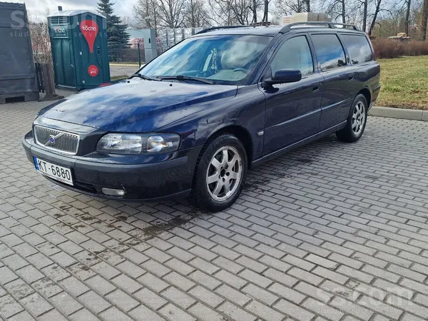Volvo Pardodu volvo v70 ar labo veco motoru 2.5D bija iz