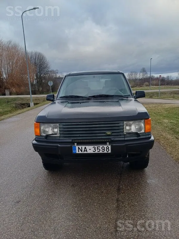 Land-rover Stāv virsū dubļu riepas. Tehniski mašīna visa ok.
