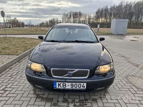 Volvo Tiek pārdots uzticams Volvo V70. Auto ir braukšana