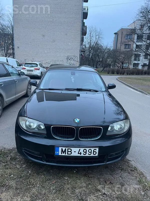 BMW Auto normālā stāvoklī. Ir nelieli vizuāli defekti,