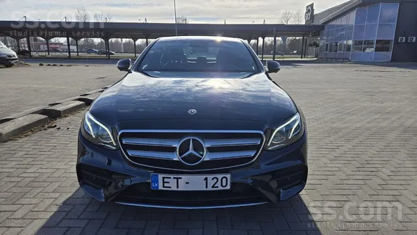 Mercedes-Benz E-klases automašīna, 2.0 l. benzīna dzinējs, 135 kW (184 Zs).