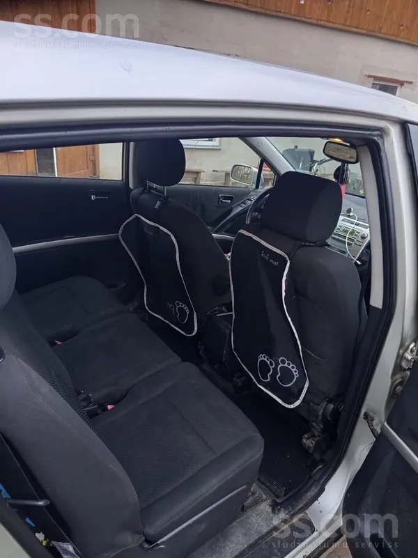 Toyota Labā tehniskā un vizuālā stāvoklī. rūsas nav, strā