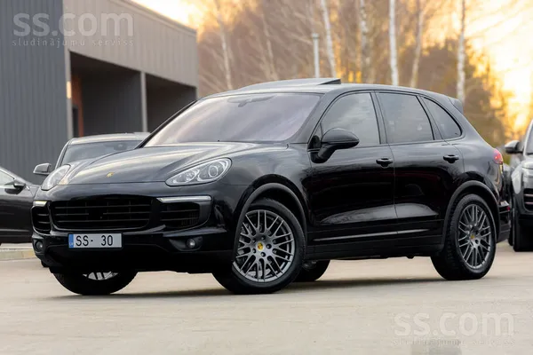 385zs jaudīgs, dinamisks un uzticams 4, 2 Tdi dzinējs. 
8-pakapju automātis