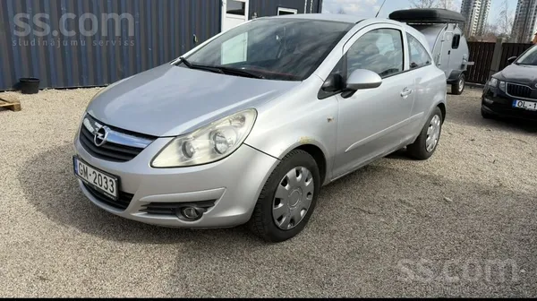 Opel Pārdodu uzņēmuma auto