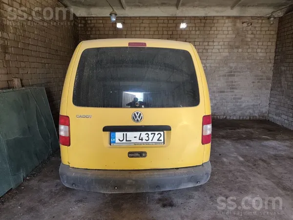 Volkswagen Auto atrodas Saldu, pašizvešana pielipuši aizmugur