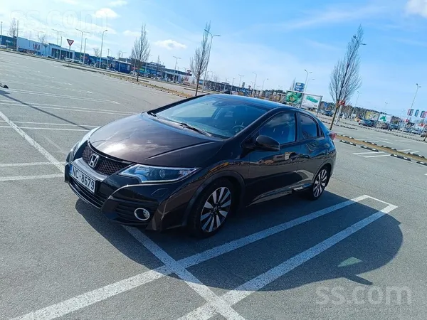 Honda Civic 5Dr "Facelift" ar uzticamo 1.8 I-Vtec dzinēju (104kw) un klasisk