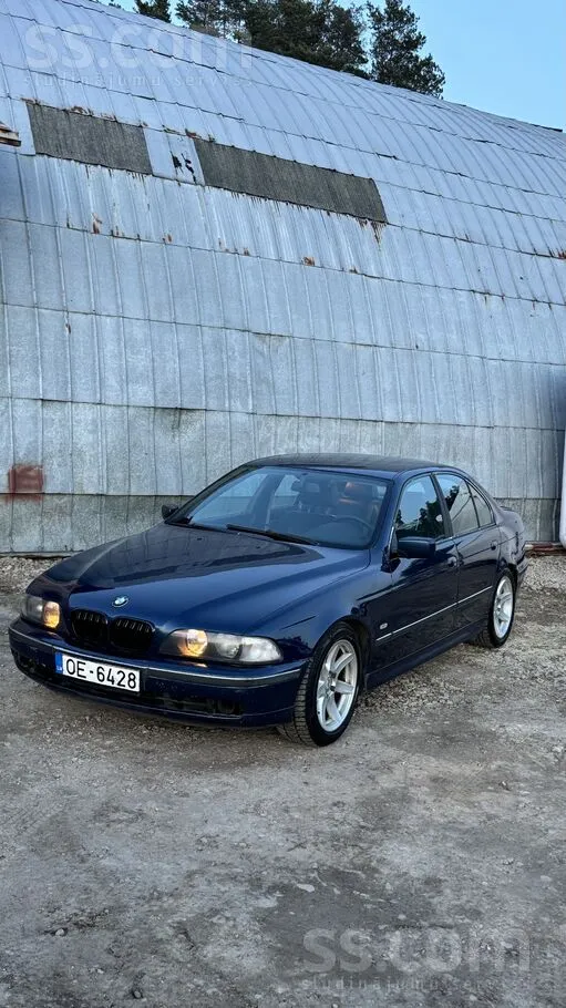 Pārdodu BMW E39 528i ar automātisko pārnesumkārbu.
Tehniskā apskate derīga