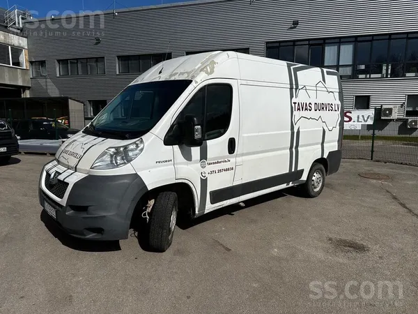 Peugeot Uz pardošanu iet busiņš ar nelielu defektu, busā i