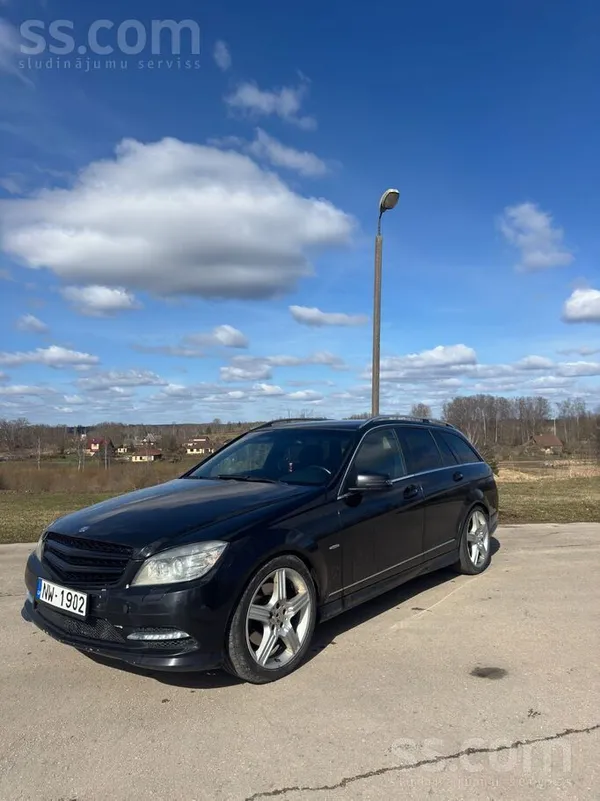 Tiek pārdots Mercedes-Benz C350 4Matic 165kw Avantgarde paketē. 
 Automātis