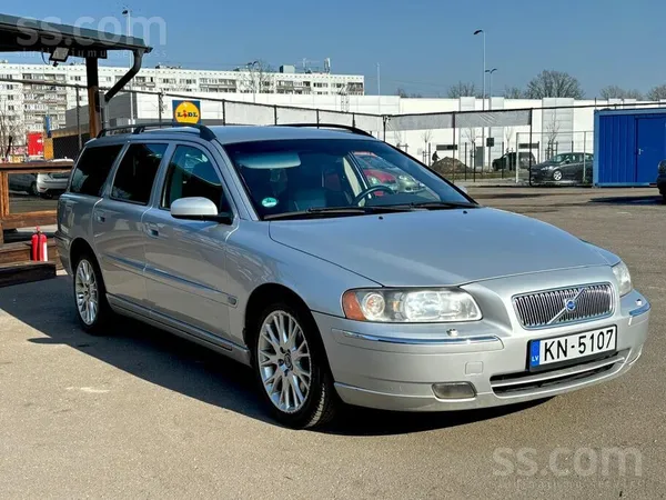 Volvo Piedāvājam iegādāties Volvo V70 