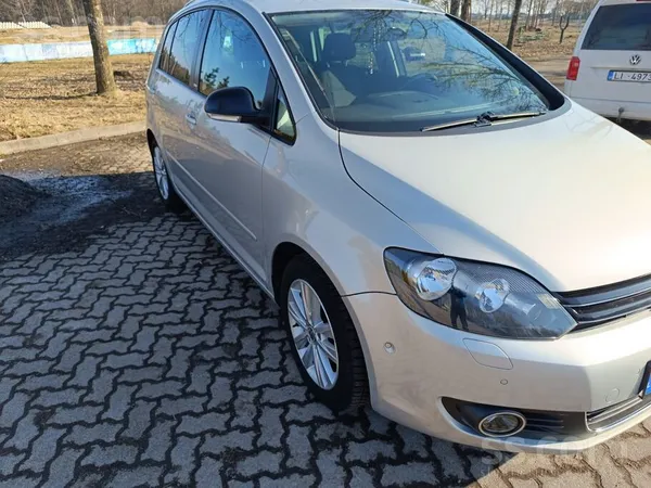 Volkswagen Īpašnieks pārdod koptu automašīnu, kurai regulāri 