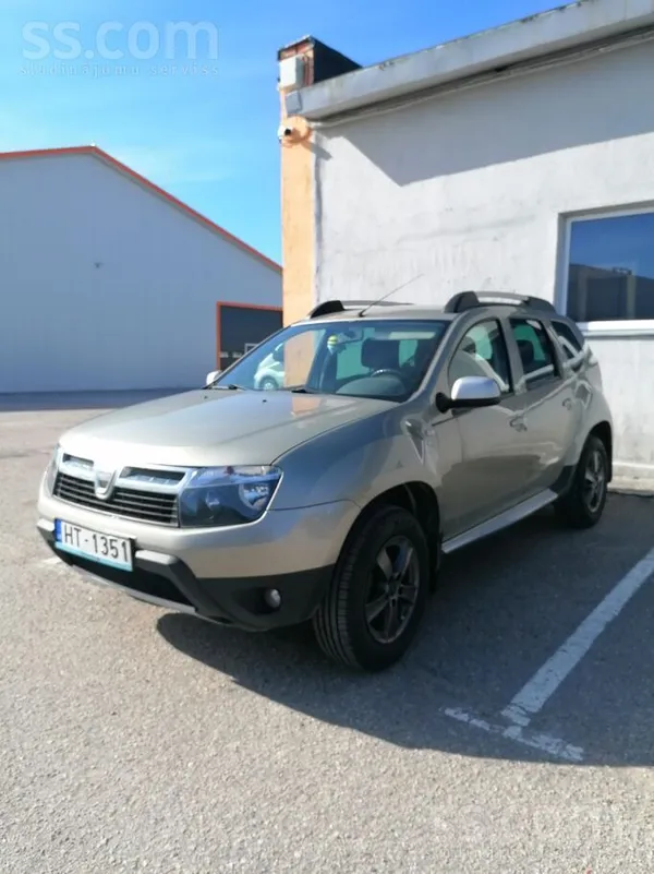 Dacia Uzticams Duster meklē jaunu šoferi.