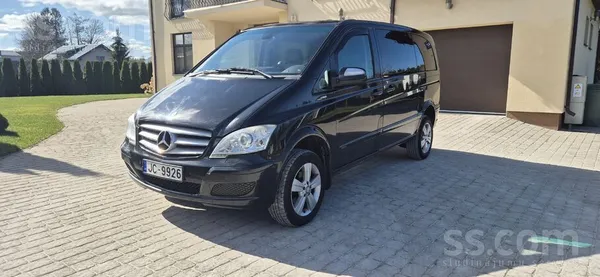 Mercedes Ipasnieks pardod 4x4 sešvietigo MB Viano Bluemotio