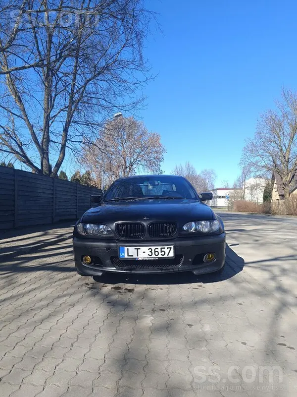 BMW Pardodu Bmw 320d M paka pēc viņa koda ar labu komp