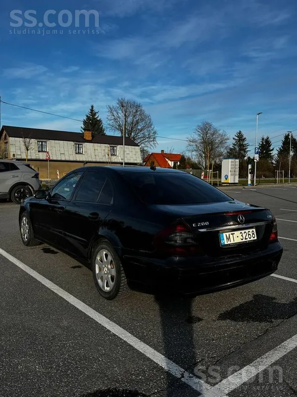 Mercedes Pardodu Mercedes-Benz e200 laba stavokli vizuali b