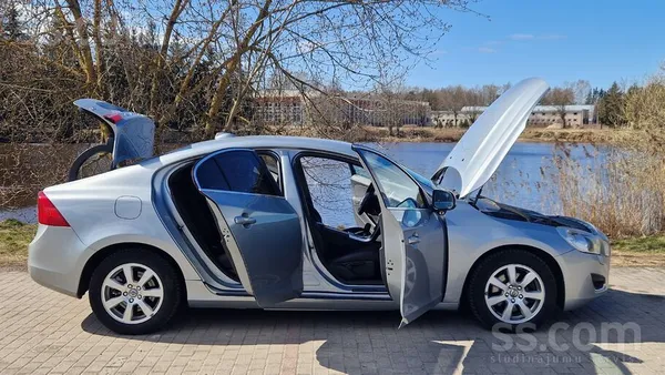 Volvo S60. Automāts. 2.0d, 120kw (labākais dzinējs, 5-ci