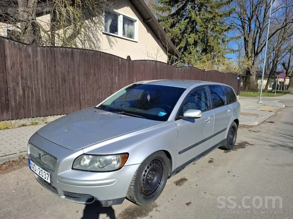 Pardodu Volvo V50 2004 gads 2.0d auto laba stavokli tehneski vajag pielek ro