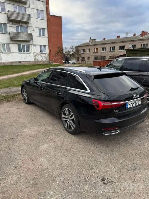 Audi Latvija mašīna reģistrēta 2023 gada, vienīgais īpa
