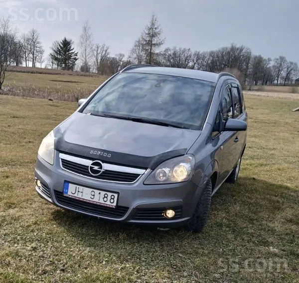 Opel Pārdodu sakarīgu opel zafira ar ādas salonu un teh