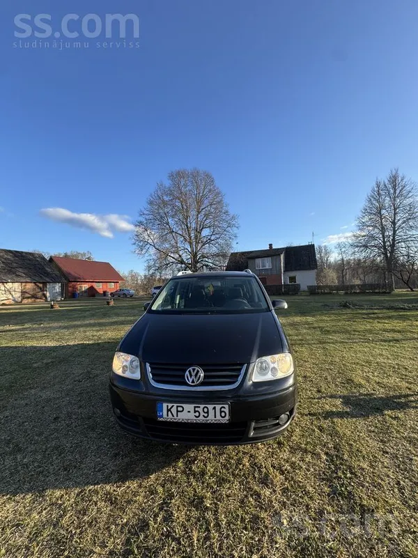 Volkswagen Pārdod uzticamu un ekonomisku Volkswagen Touran, 2