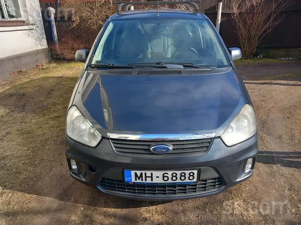Ford Pārdodu ekonomisku minivenu C-Max.