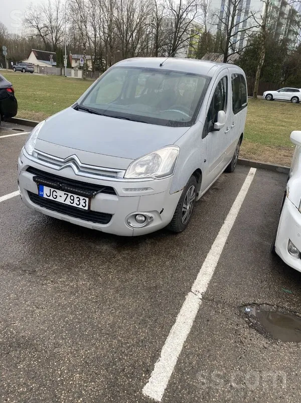 Pārdodas šis berlingo, diezgan ekonomisks, uz skati jāpieliek roka lai iziet