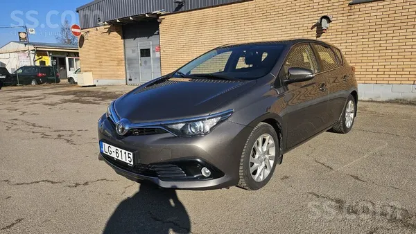 Toyota Toyota Auris 1.6 benzīns 97kw automātiskā ātrumkār