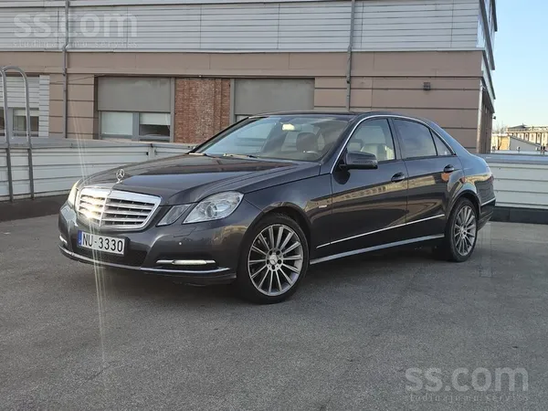 Mercedes Pārdodu Mercedes-Benz E200 ar automātisko ātrumkār