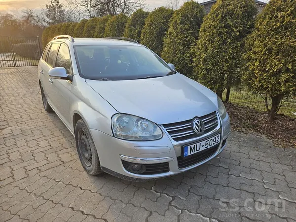 Tirgoju Golf 5. Ir vizuāli defekti kas baukšanai netraucē. 
Ir vasaras riep
