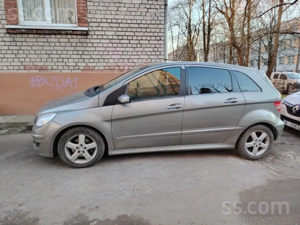 Mercedes Pārdodu mašīnu ar motora defektu. Iet uz beigām sa