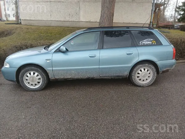 Audi Auto bez rūsas pazīmēm, griesti pārlīmēti, tonēti