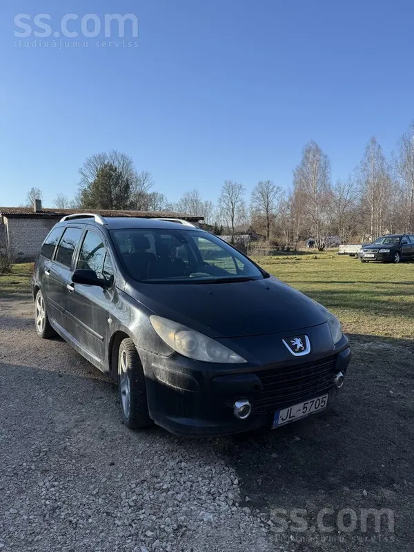 Peugeot Rūc, brauc, bremzē. Lai izietu skati jāmetina slie