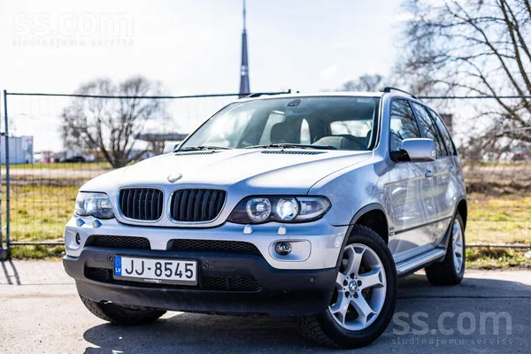 BMW BMW X5 ar 3.0 dīzeļdzinēju un automātisko ātrumkār