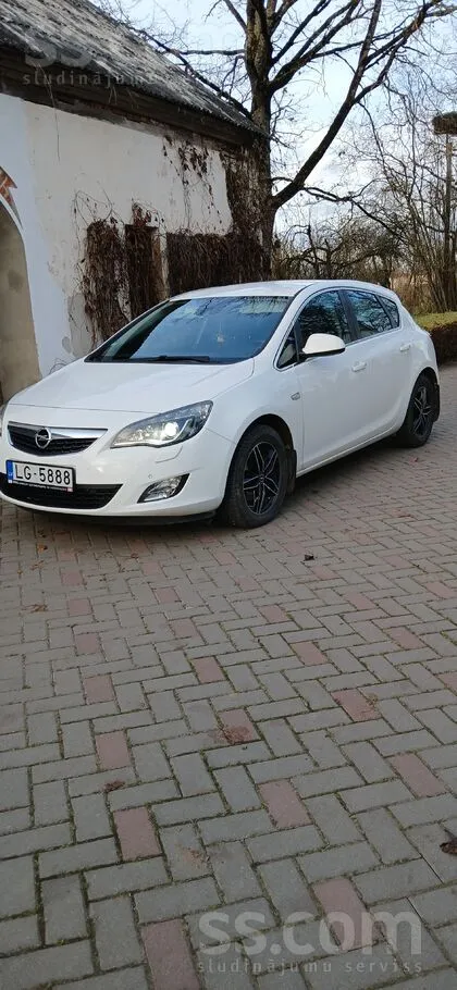 Opel Balta, skaista tehniski un vizuāli laba Astra. Zob