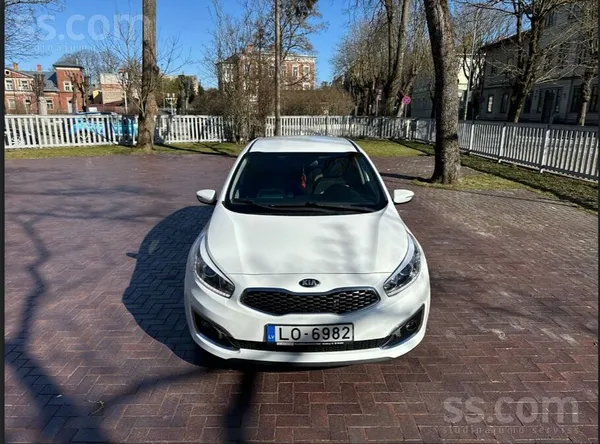 Kia Ceed 2018. gada modeļis, iegādāts jauns Latvijā, veiktas apkopes sertifi